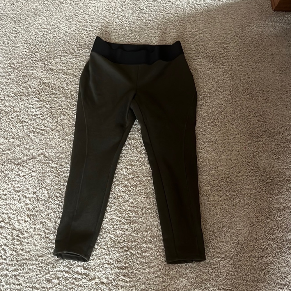 Dark green leggings with zippers at the leg